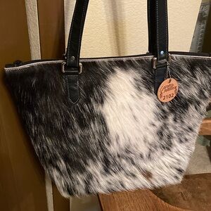 Crimson Willow Getaway Tote w/Dust Bag Like New!